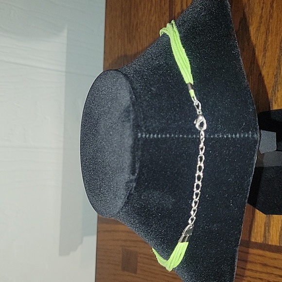Green Necklace - Picture 4 of 10